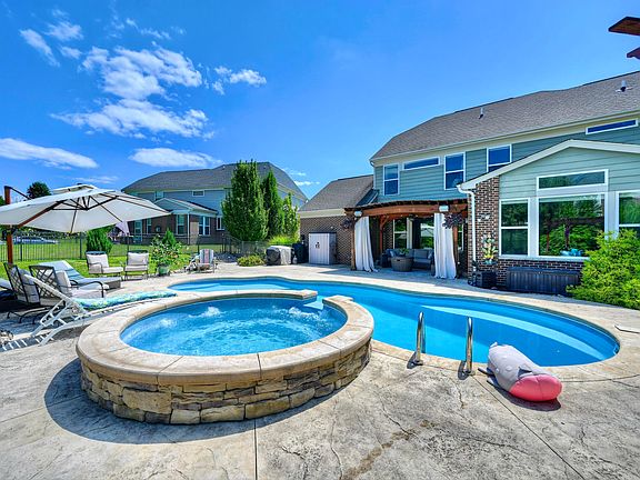 2nd image of 3005 Toulouse Dr