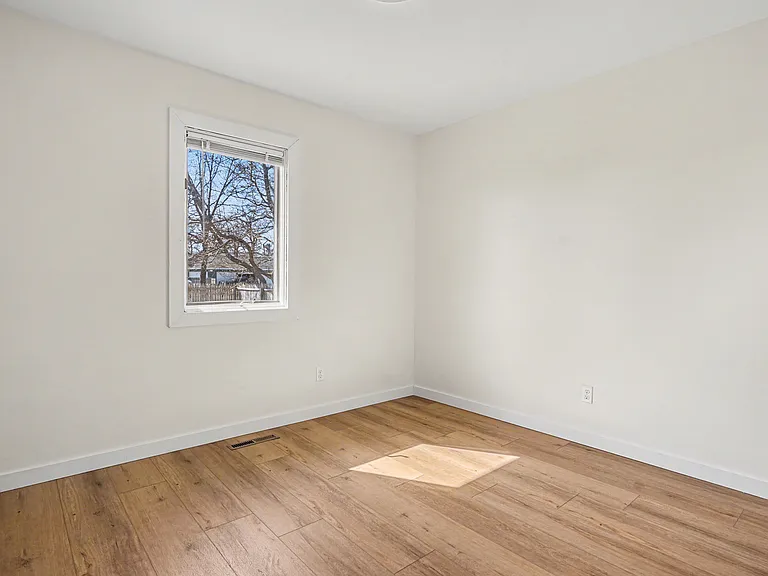 1283 N Wood St — Photo 15