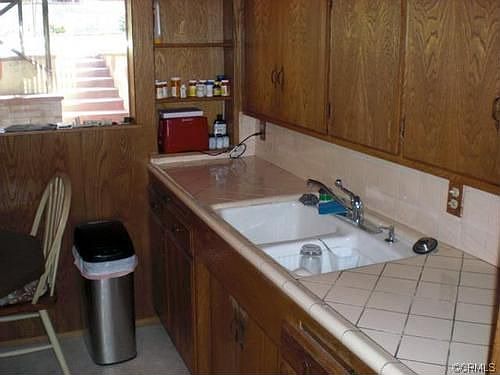 5th image of 240 E Markland Dr