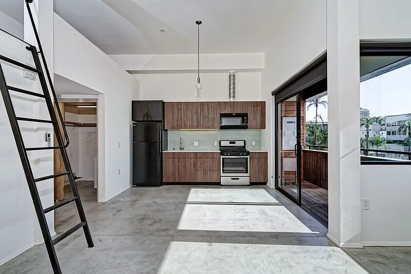 The Louie — Photo 1