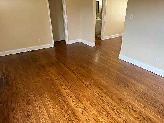4th image of 1015 S Mountain View Dr