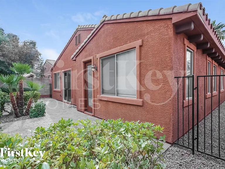 1044 Via Camelia St — Photo 16