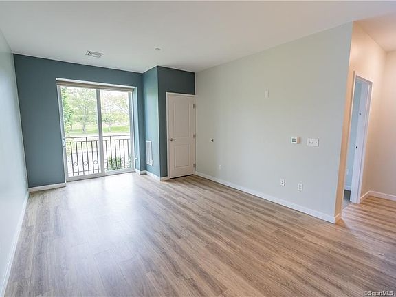 4th image of 614 Shippan Ave #108