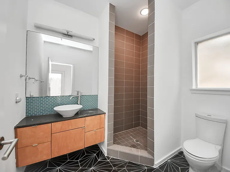 1823 Southmore Blvd — Photo 10