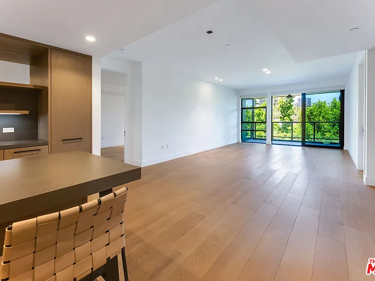 10777 Wilshire Blvd #405 — Photo 34