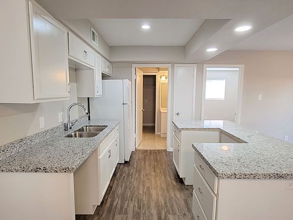 3rd image of 1924 Upland Dr