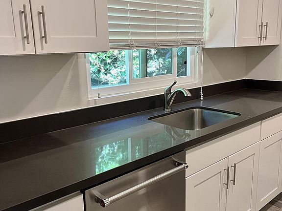 4th image of 701 Curtis Way #16319127