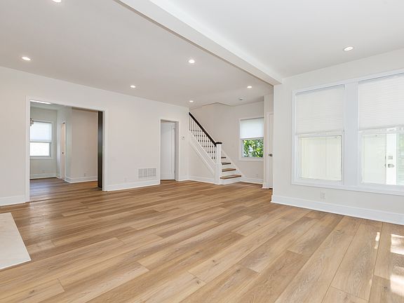 4th image of 25903 Pembroke Ave
