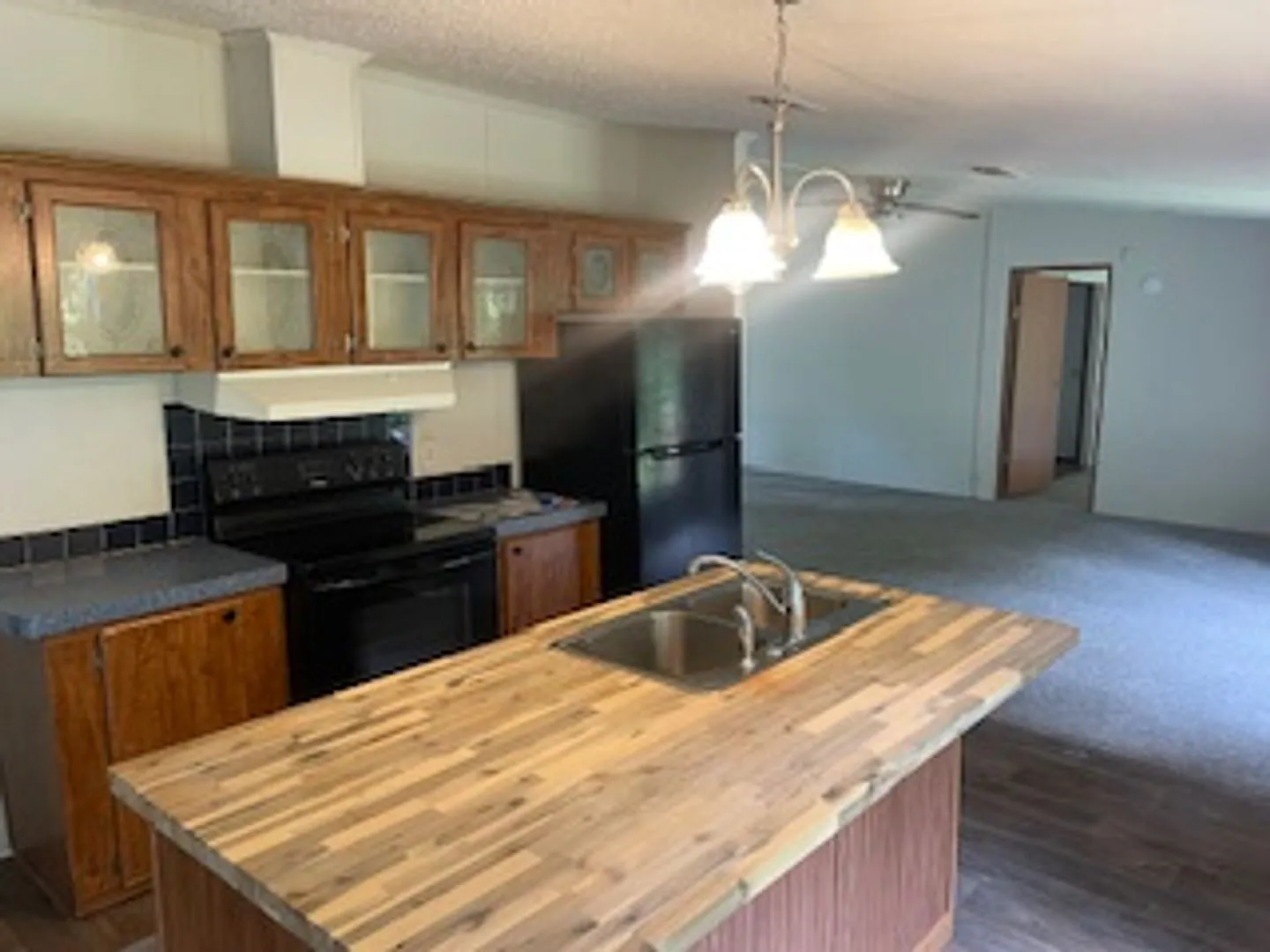 Quincy Mobile Home on 2 Acres — Photo 3