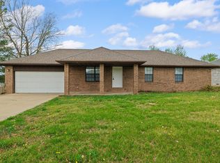 707 S Poplar St, Nixa, MO 65714