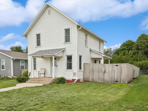 302 W Linn St, Lone Tree, IA 52755