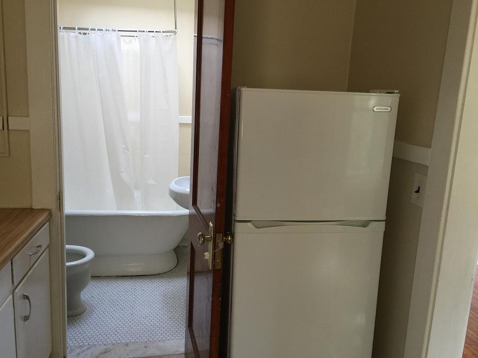2nd image of 100 Salina St APT 7