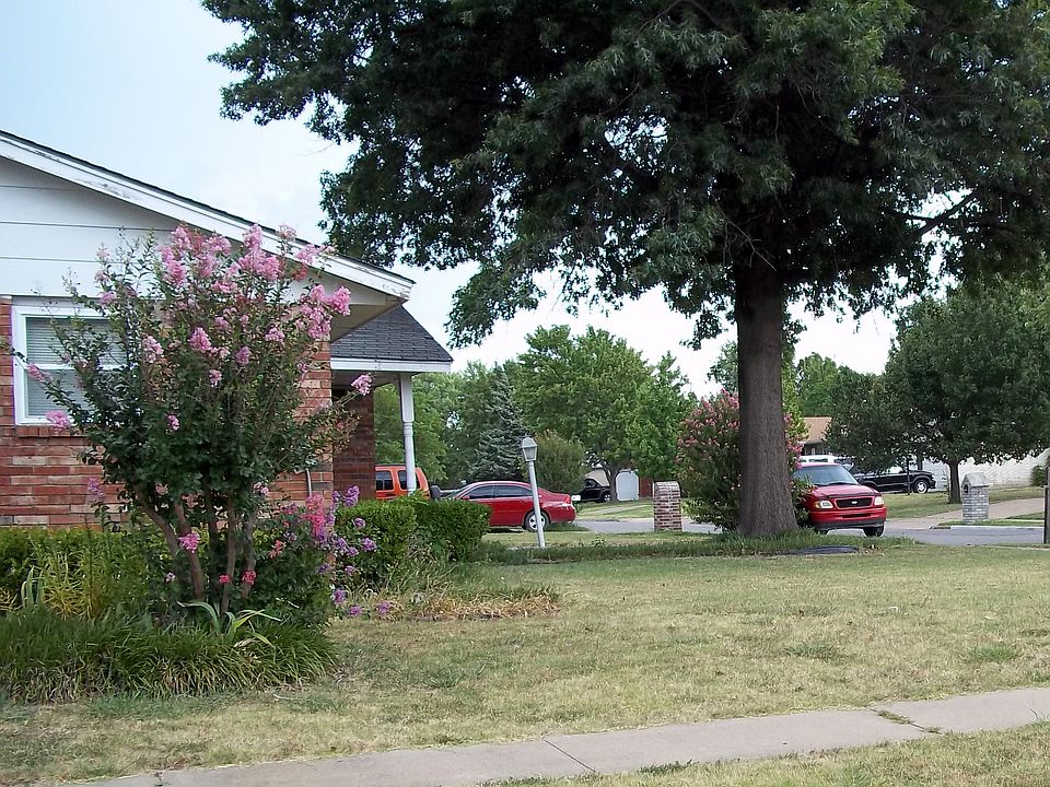 2nd image of 1854 S 124th Ave E