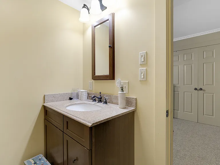 13 Andrew Ave — Photo 31