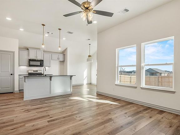 5th image of 3705 Alta Vista Dr