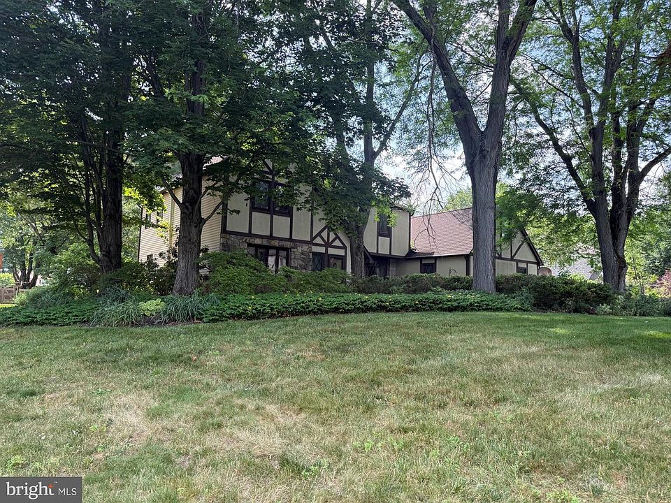 1st image of 905 Hamilton Dr