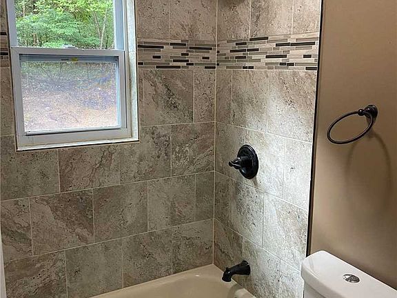 5th image of 26 Rose Ct