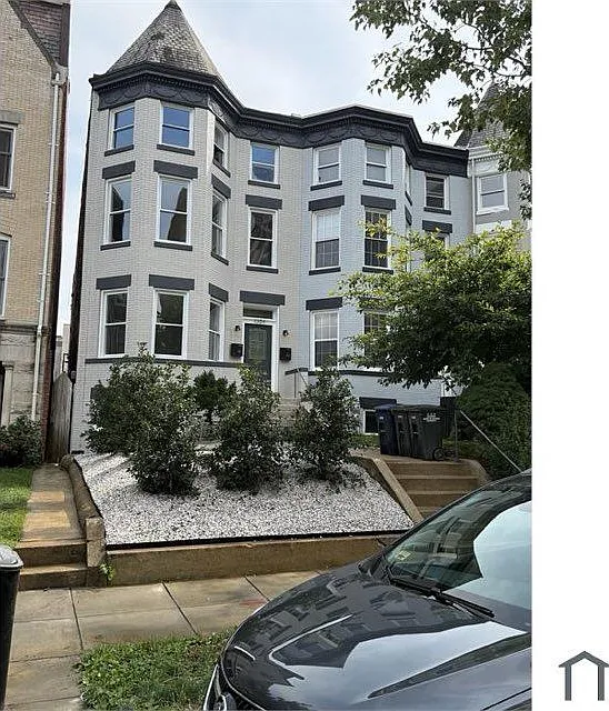 2 bed, 1.0 bath, 1216 sqft, $8,590 — Photo 1