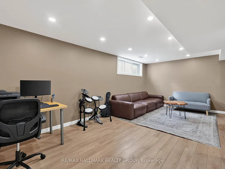 1038 Arnot Rd — Photo 32