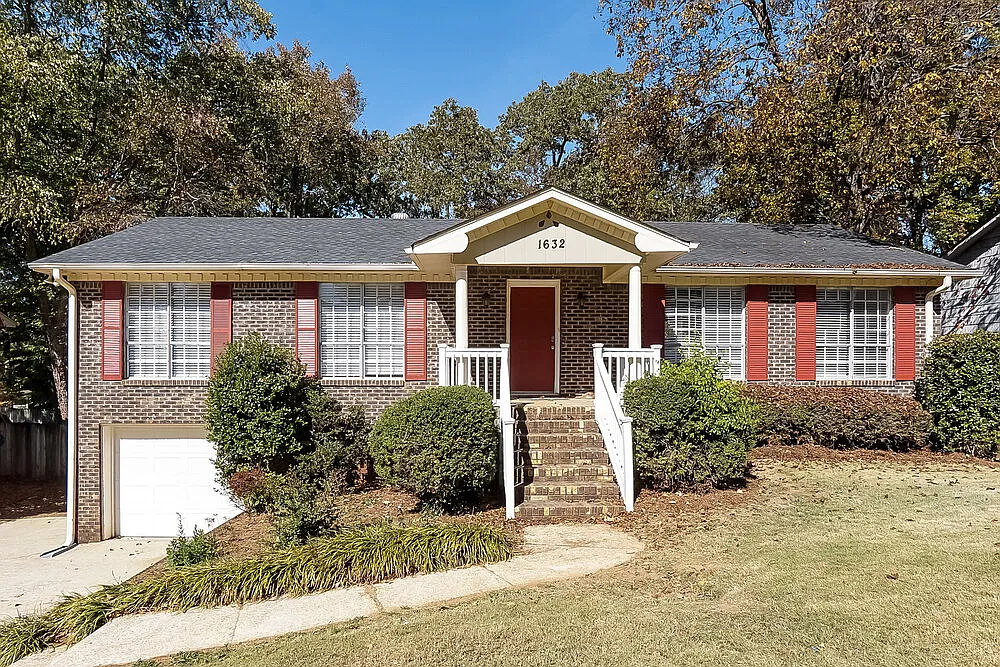 5 bed, 2.0 bath, 2484 sqft, $1,830 — Photo 1