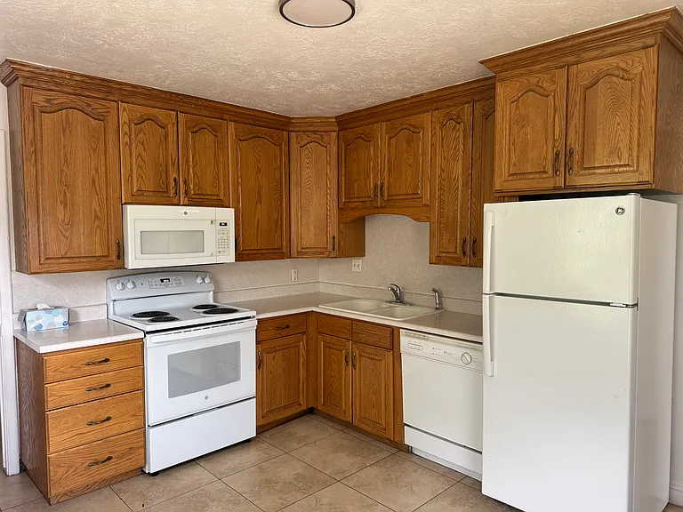 823 S Main St — Photo 11
