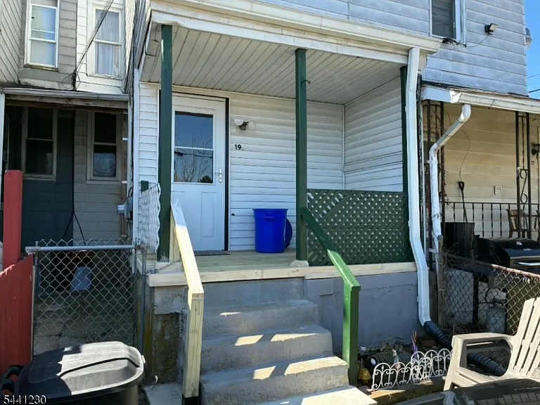 19 Railroad Ave — Photo 28