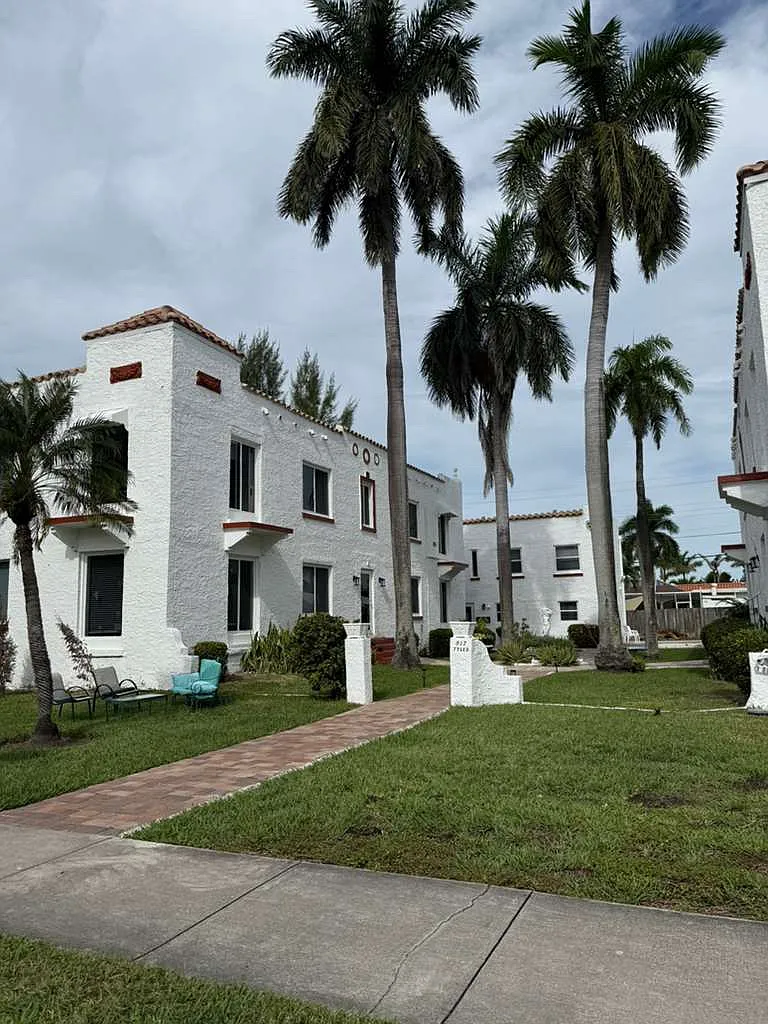 817 Tyler St — Photo 3