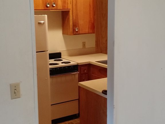 2nd image of 125 SW McKenzie St #4