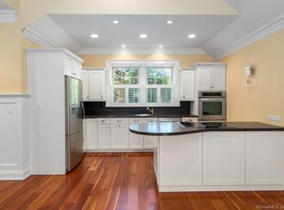 530 Flax Hill Rd, Norwalk, CT 06854