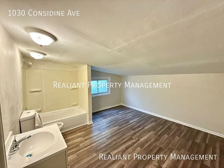 1030 Considine Ave — Photo 12