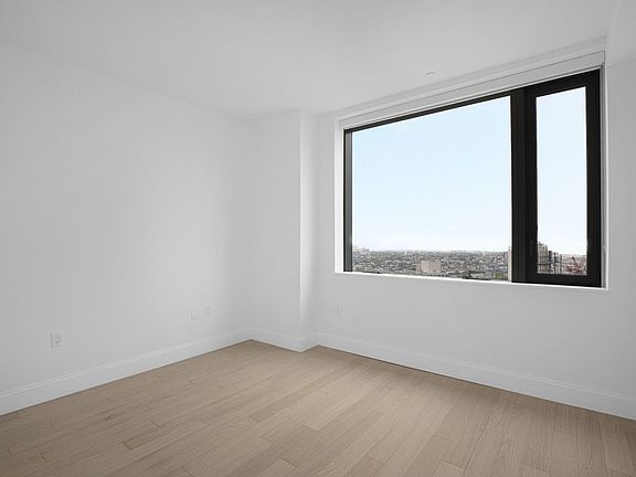 5th image of 10 City Pt APT 22H