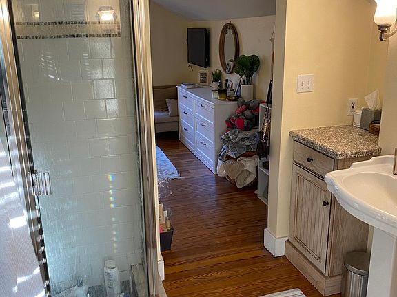 2nd image of 1424 Mount Vernon St