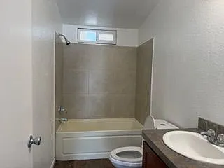 20221 Telford Ave — Photo 7