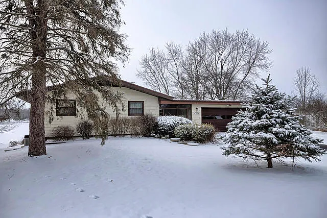 1605 W Point Dr photo 1