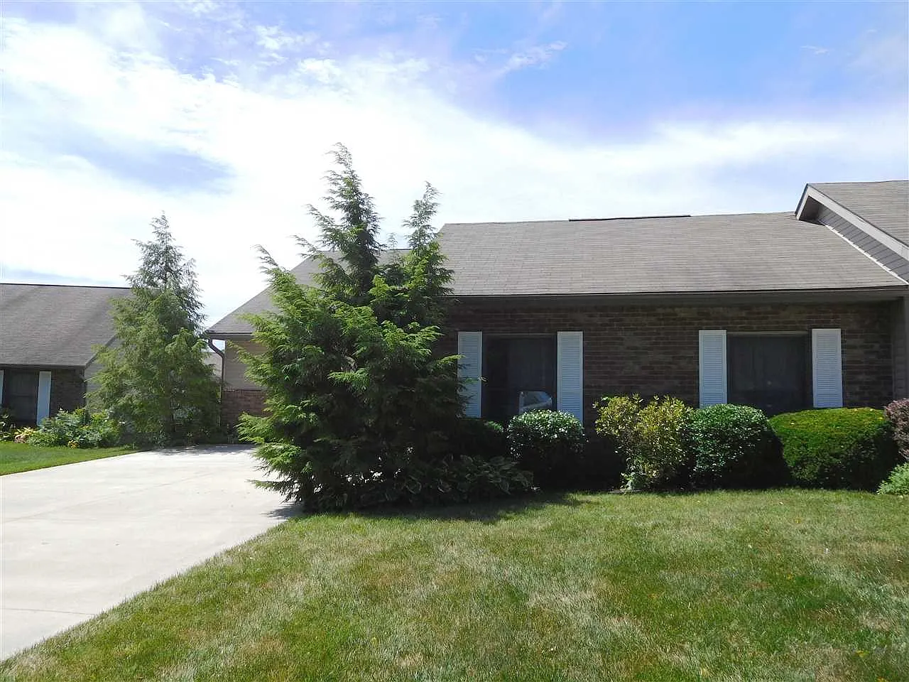 1010 E Heather Dr photo 1