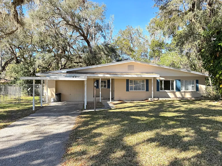 310 Longwood Dr — Photo 2