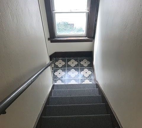2nd image of 902 1/2 W Mishawaka Ave