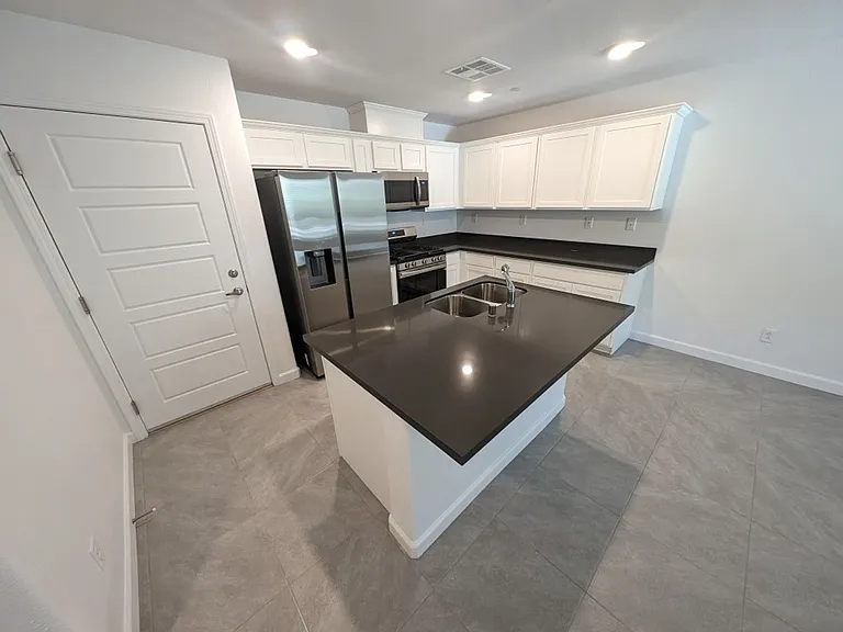 3509 Golden Chariot Ave — Photo 4