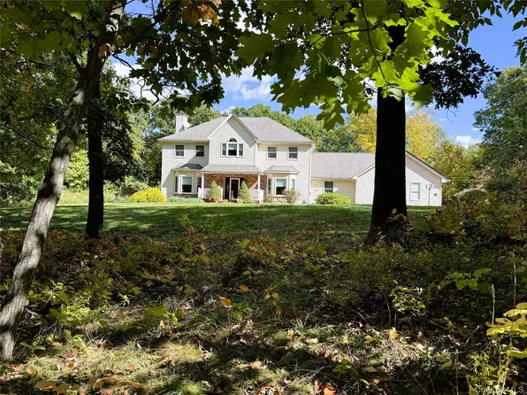 1150 E Mombasha Road, Monroe, NY 10950