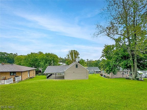 3rd image of 161 Parkview Dr