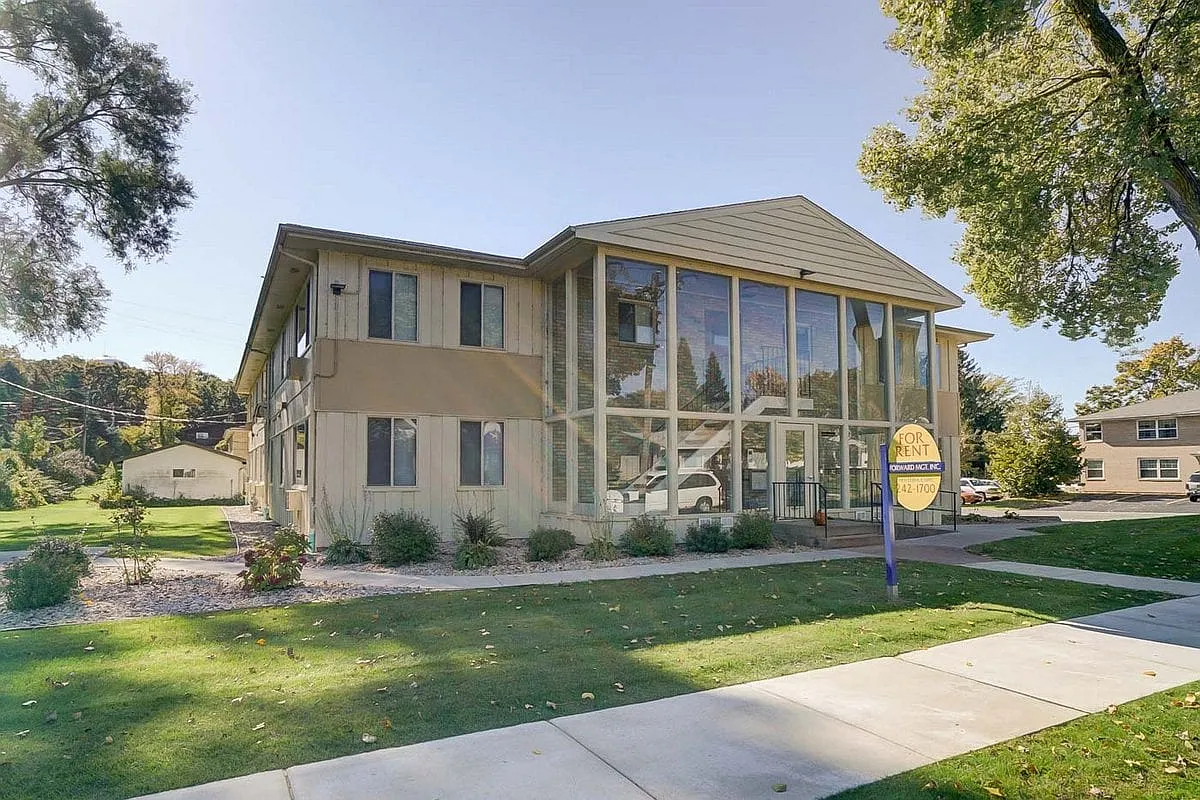 Glendale Gardens — Photo 3