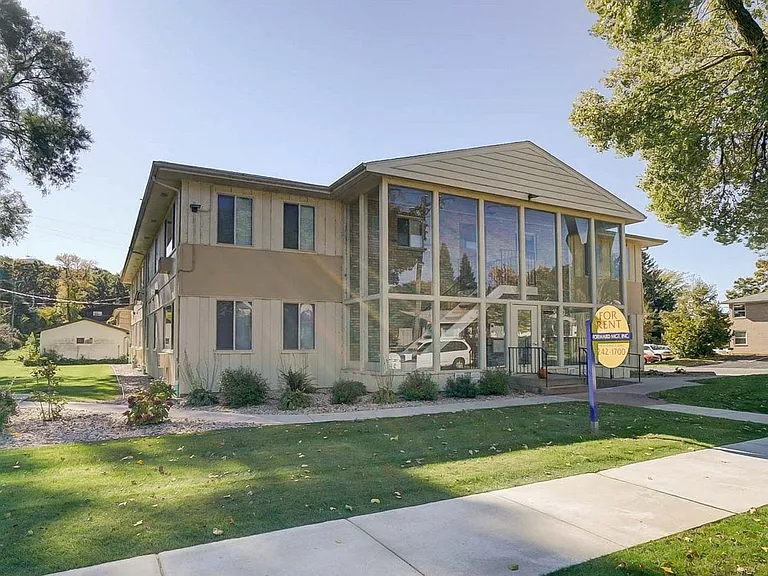 201 Tompkins Dr — Photo 3