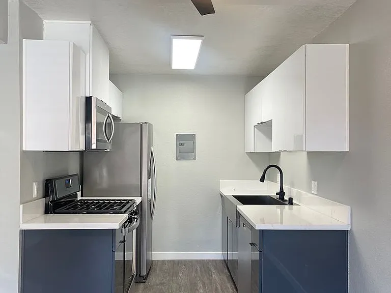 Park Apartments-Beautiful recently renovated — Photo 2