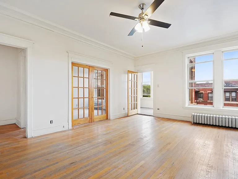 5126 S Greenwood Ave #1 — Photo 2