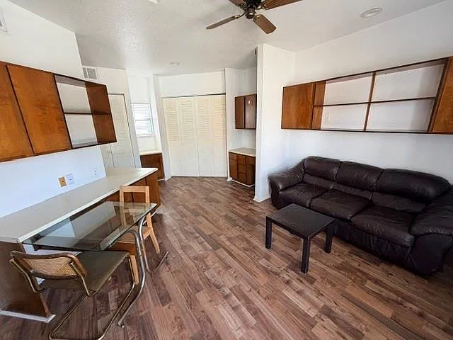 1 bed, 1.0 bath, 420 sqft, $800 — Photo 1