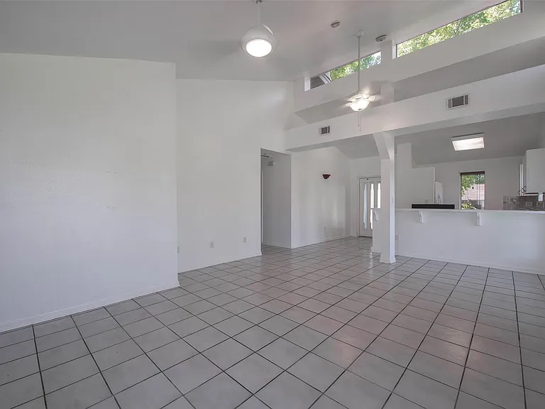 1208 Weyer St — Photo 13