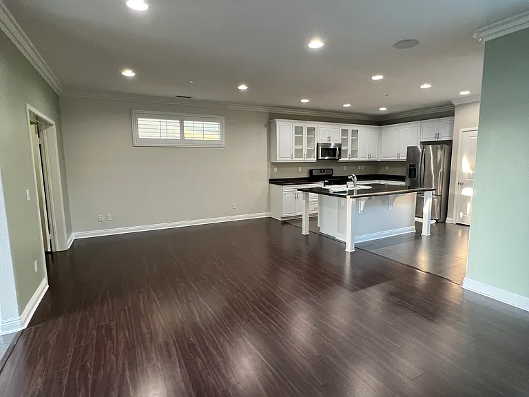 3227 S Hampton Way — Photo 4