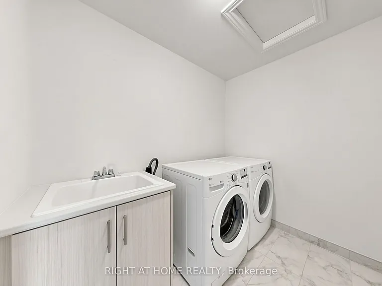90 Laing Dr — Photo 28
