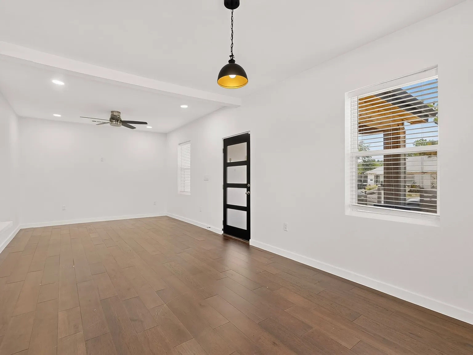 3 bed, 1344 sqft, $2,500 — Photo 3