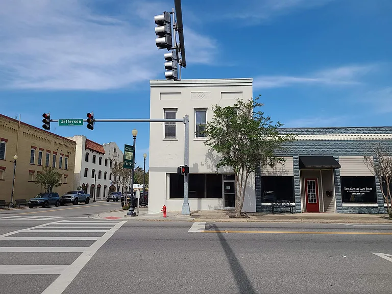 101 N Jefferson St — Photo 1